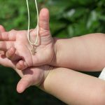 Pourquoi l'or est le matériau idéal pour une médaille de baptême